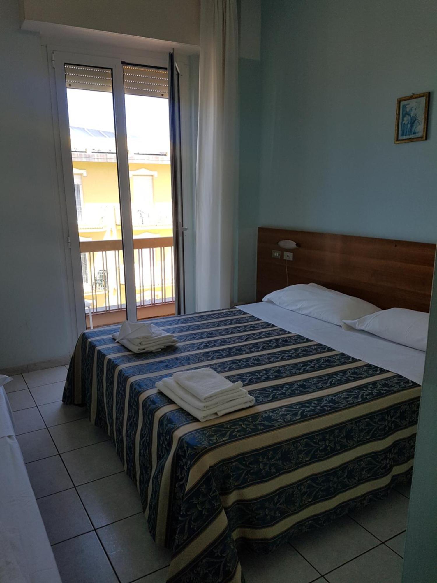 Hotel Acapulco リミニ エクステリア 写真